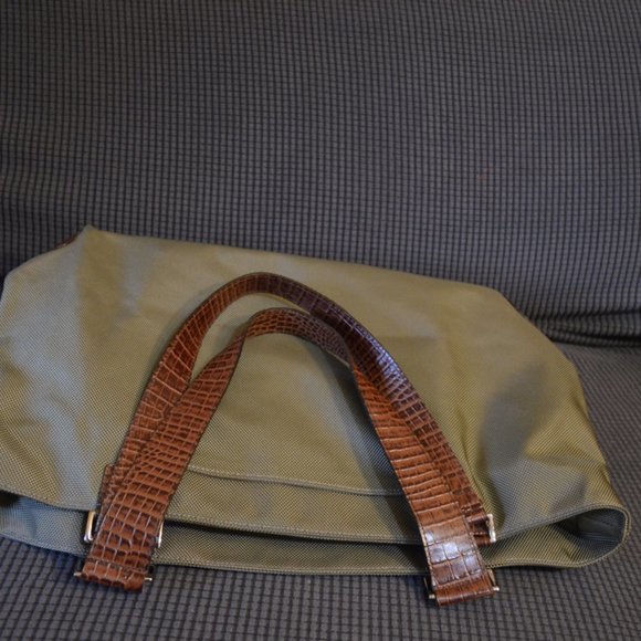 LEE's Needle ART Handle Bag Large Green Hacki faux Leather Handles approx. 18x11 - Picture 5 of 16